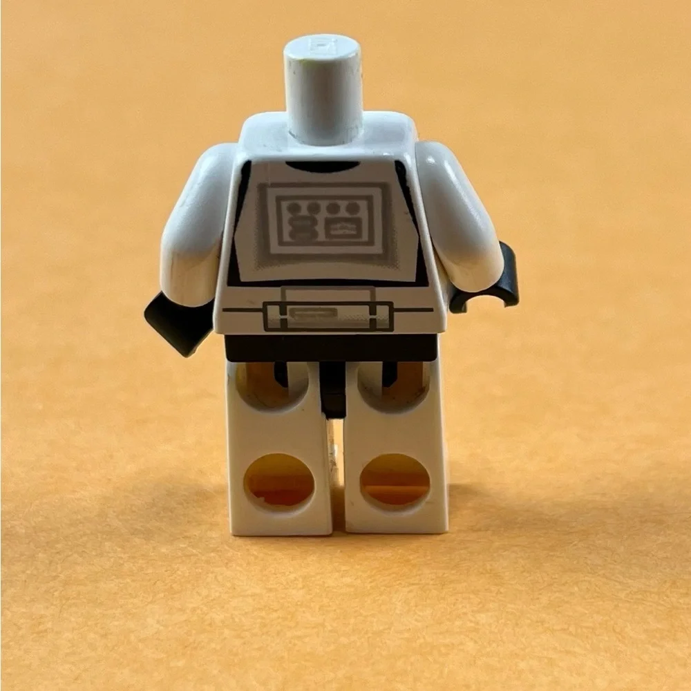 LEGO Star Wars Clone Trooper Missing Head and Helmet 2